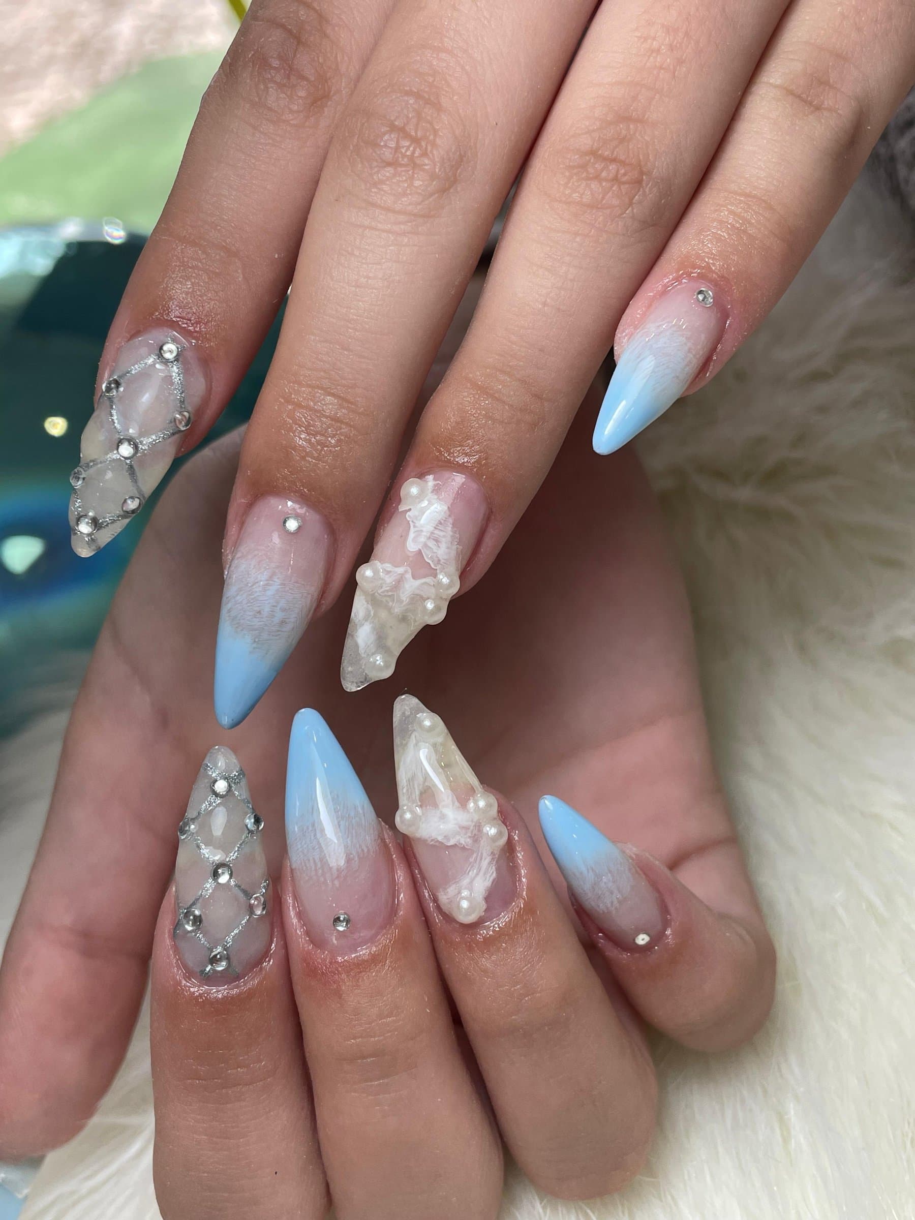 Azul gelo em degradé com cristais